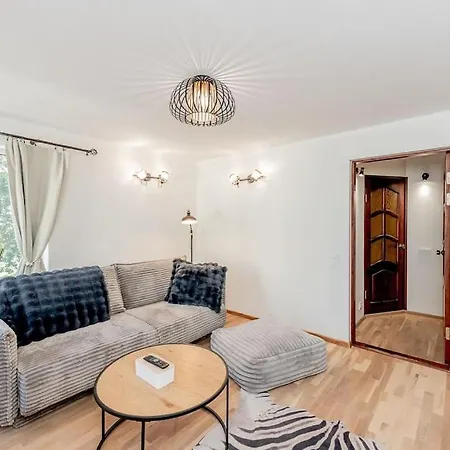 Joenrannalla, Historiaa Ja Modernia Mukavuutta * Parnu