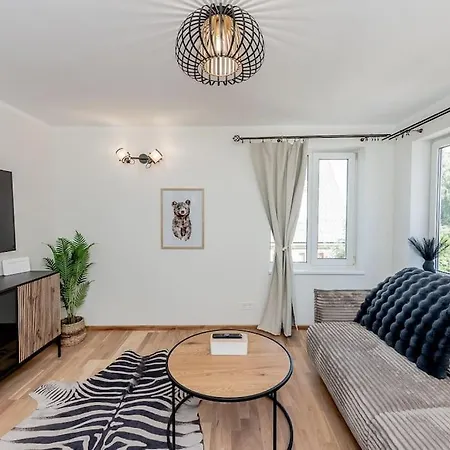 Appartement Joenrannalla, Historiaa Ja Modernia Mukavuutta Pärnu