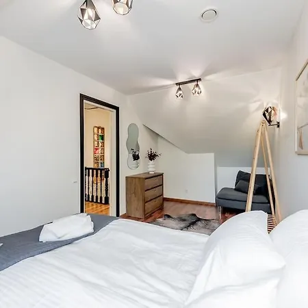 Joenrannalla, Historiaa Ja Modernia Mukavuutta Appartement