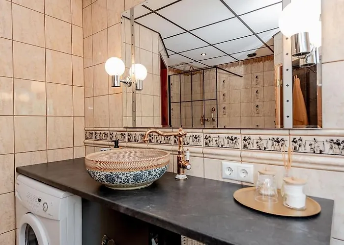 Joenrannalla, Historiaa Ja Modernia Mukavuutta * Parnu