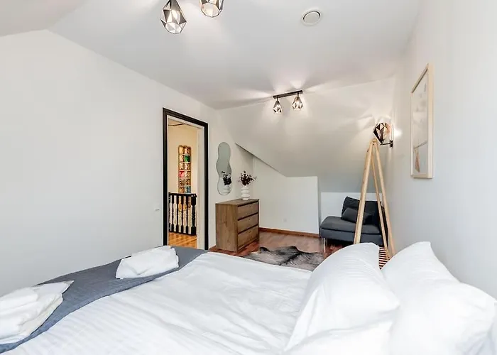 Joenrannalla, Historiaa Ja Modernia Mukavuutta Apartment