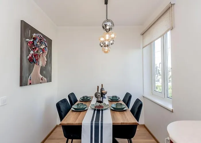 Joenrannalla, Historiaa Ja Modernia Mukavuutta Apartment